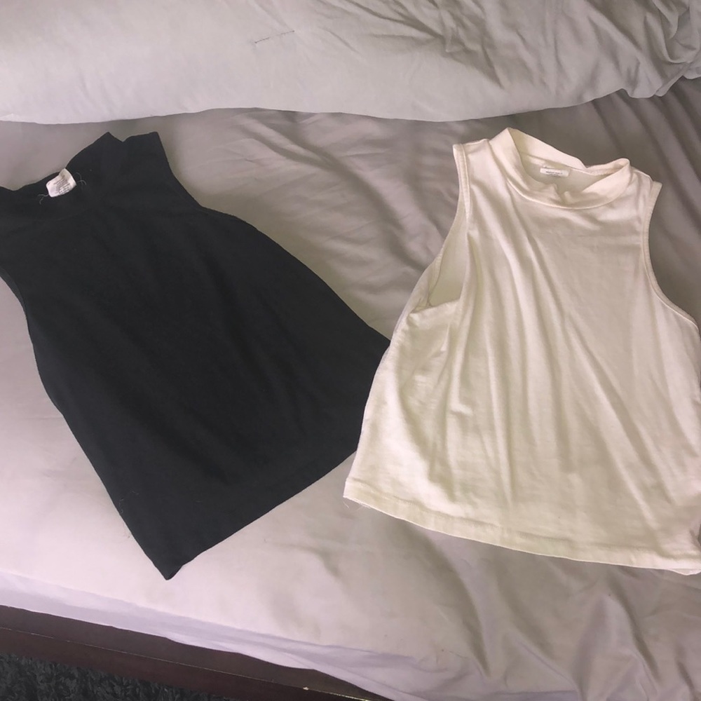 2 Pacsun crop tops